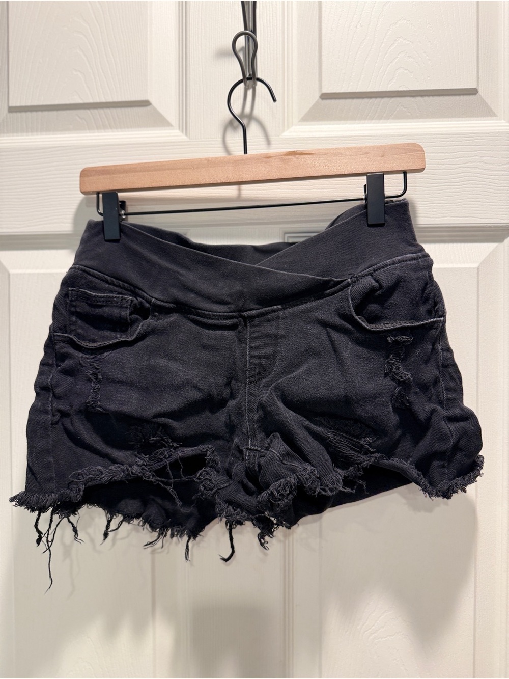 Amazon Boutique Maternity Denim Shorts Size Medium Black Distressed Raw Hem - Picture 2 of 6